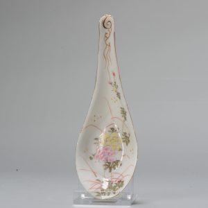 Antique Chinese 19th century Porcelain Famille Rose Spoon Canton China