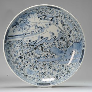 Edo period 17/18C Japanese Porcelain dish Charger Arita Fuku mark