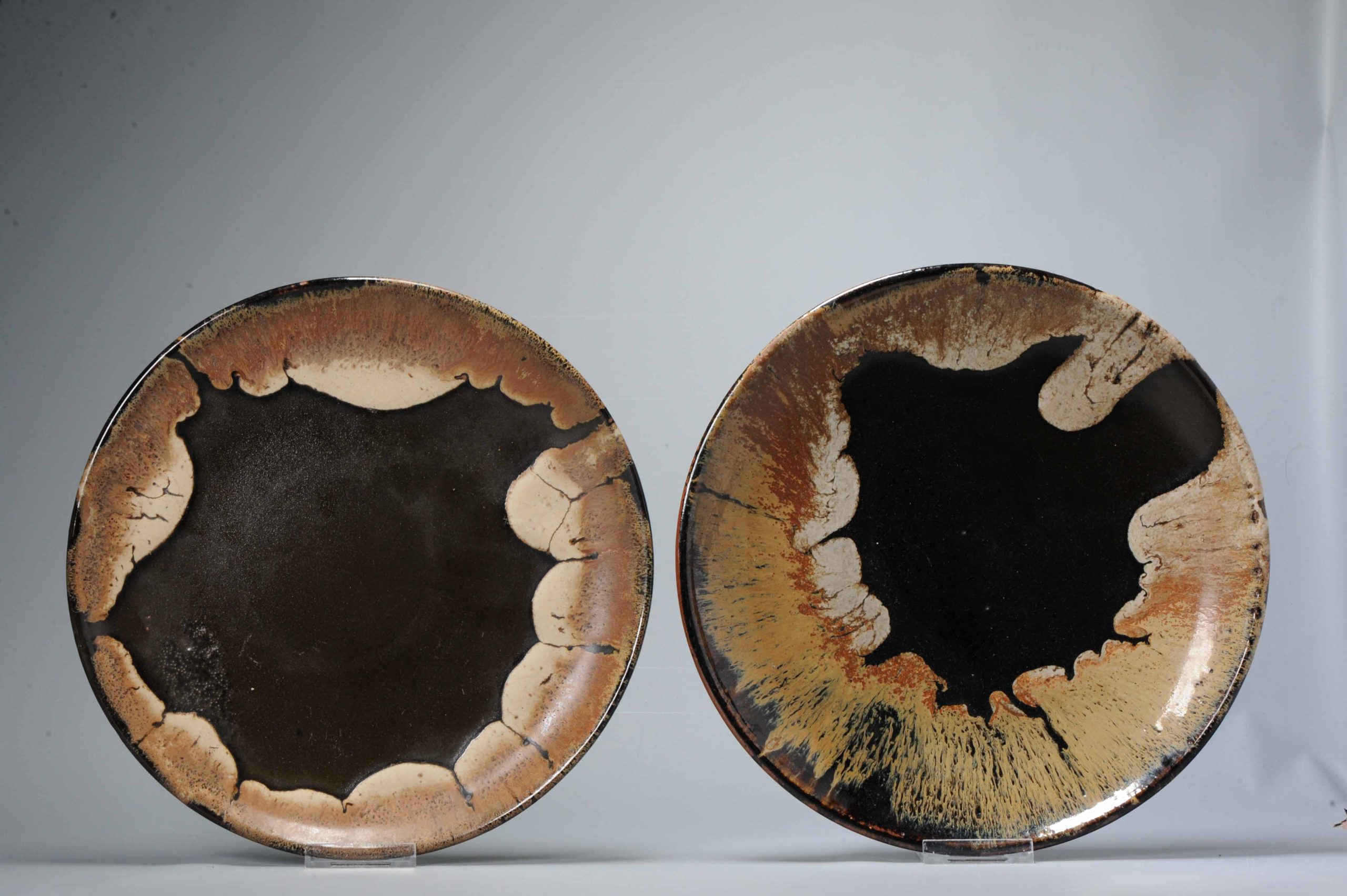 Two Japanese earthenware Tamba-tachikui dishes with abstract decoration, third quarter 20th century