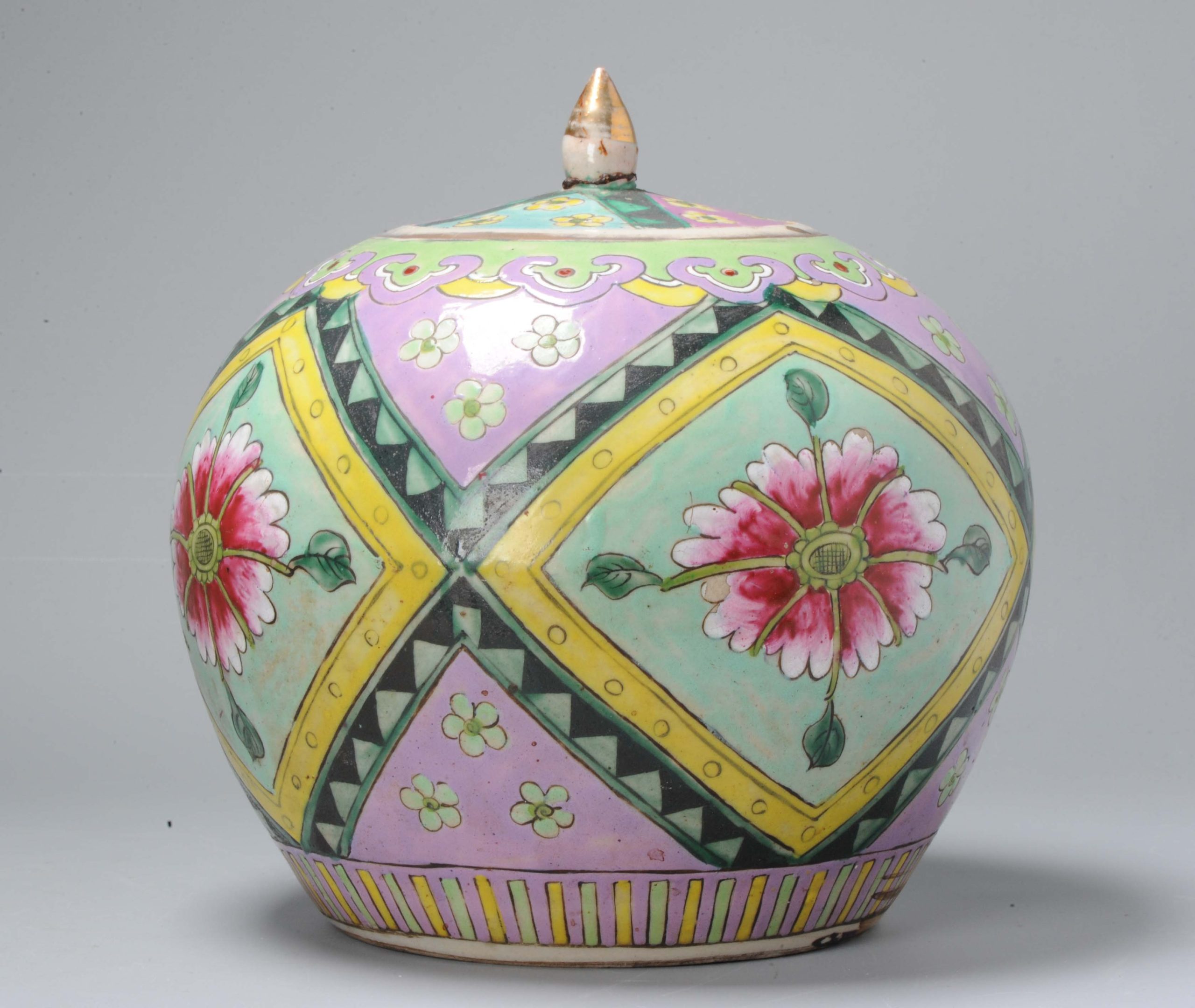 Antique 18/19C Chinese Porcelain Thai Bencharong Jar Colors