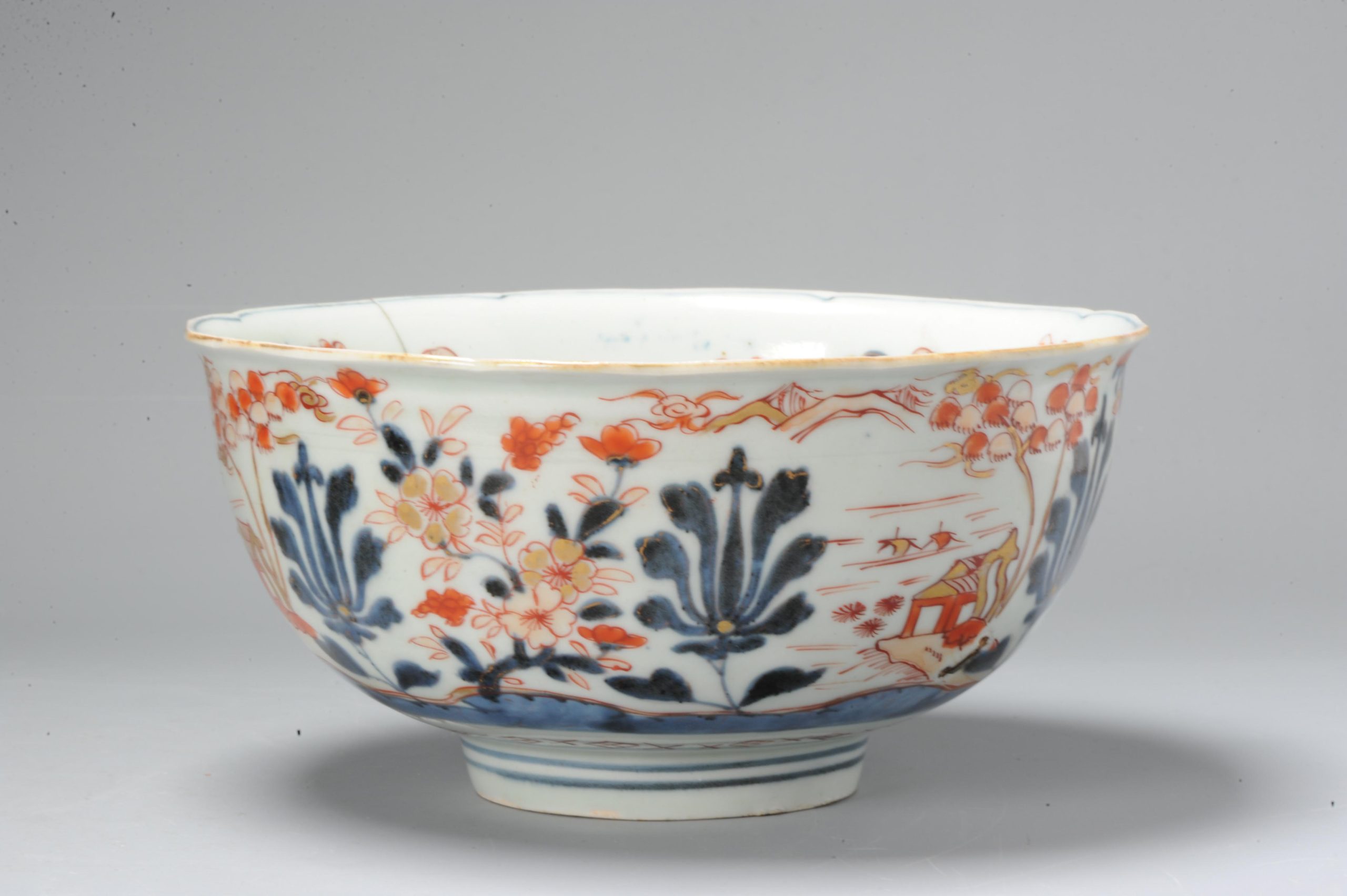 A Japanese Edo period Imari ca 1680-1700 Porcelain Bowl Japan Lotus Flowers