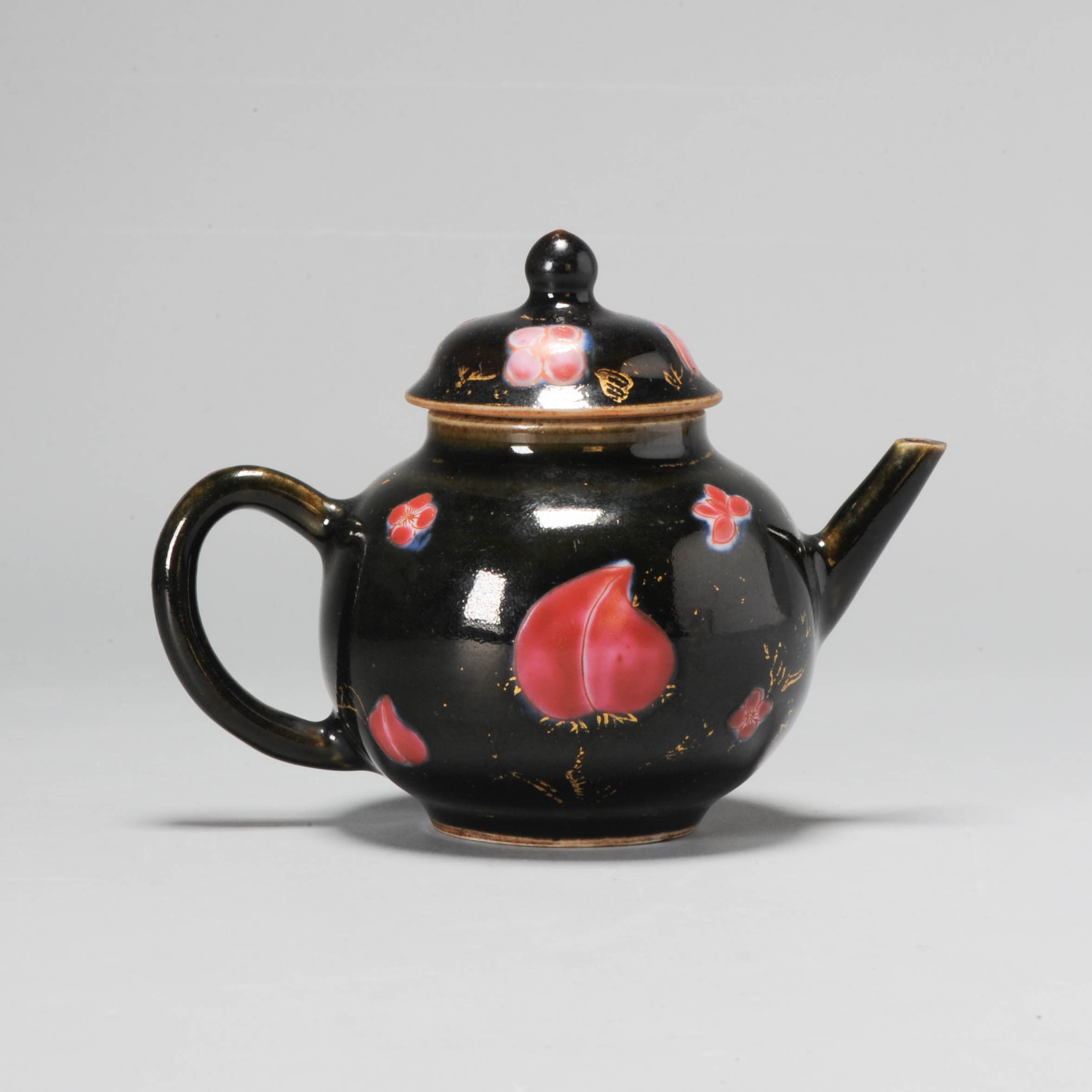Antique Chinese Porcelain Kangxi period Teapot Famille Noire Rose Flowers