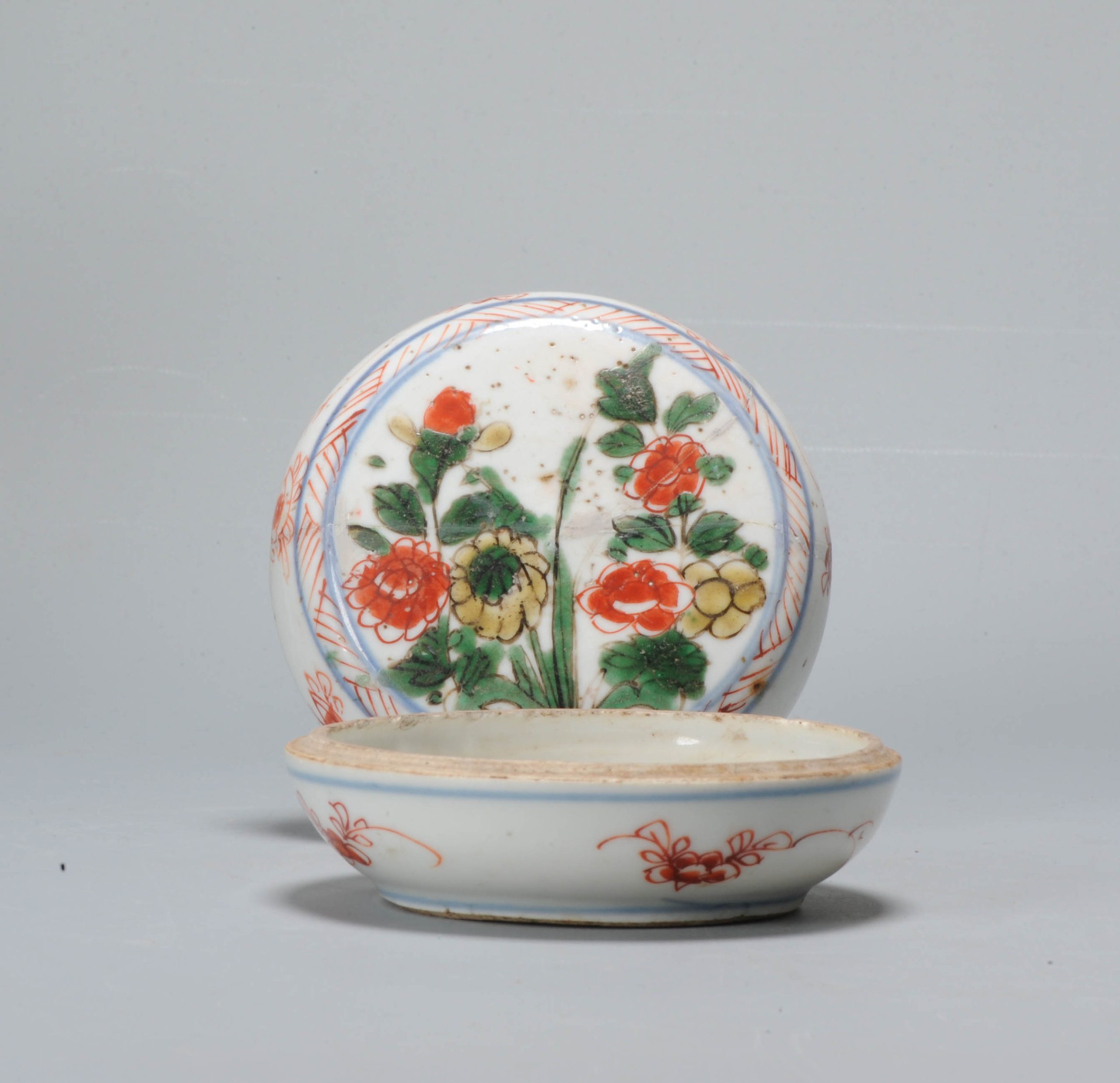 Antique 17C Chinese Porcelain Wucai Famille verte Box Flowers (video added)