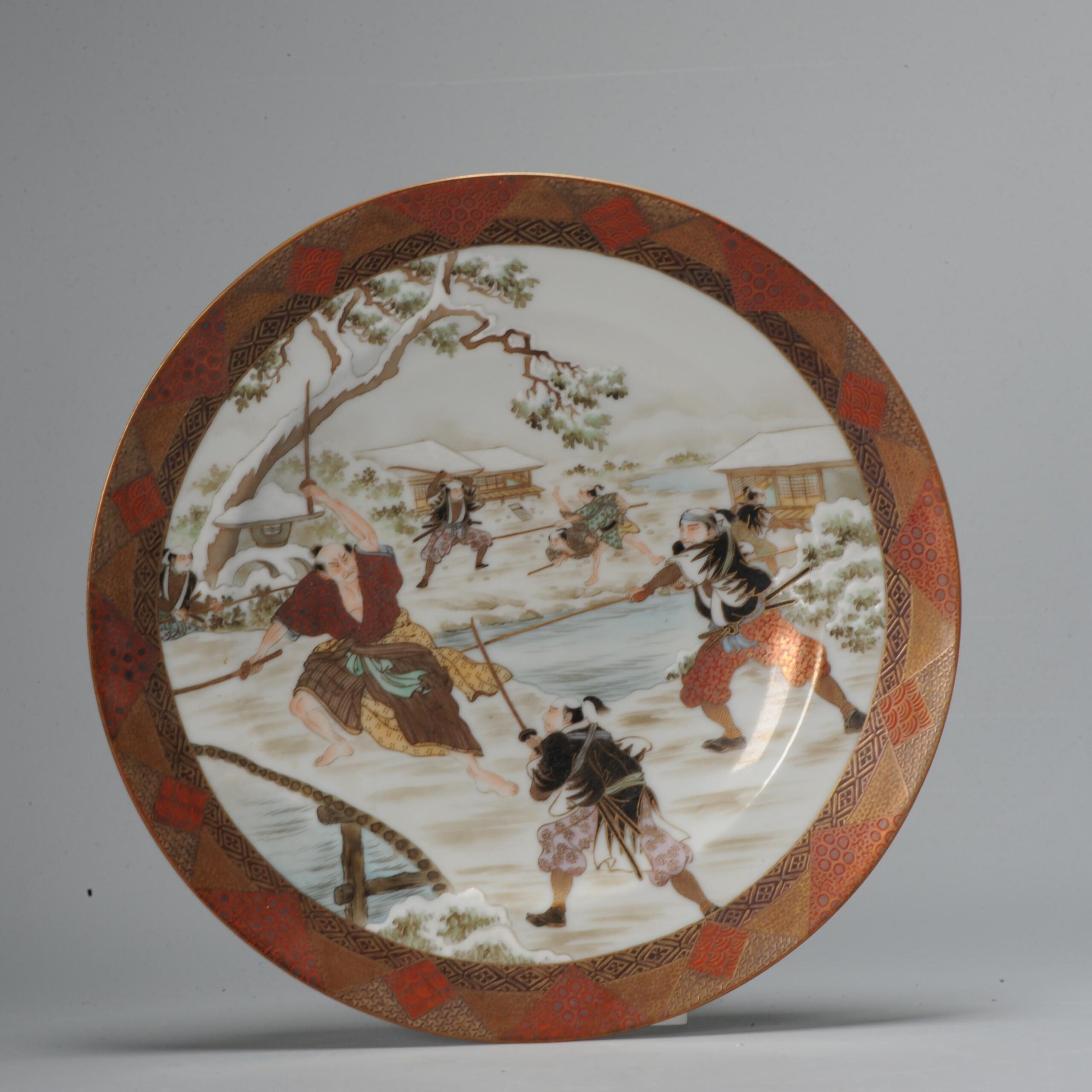 Antique Japanese Porcelain Dish with Warriors Top quality work Japan Marked Base