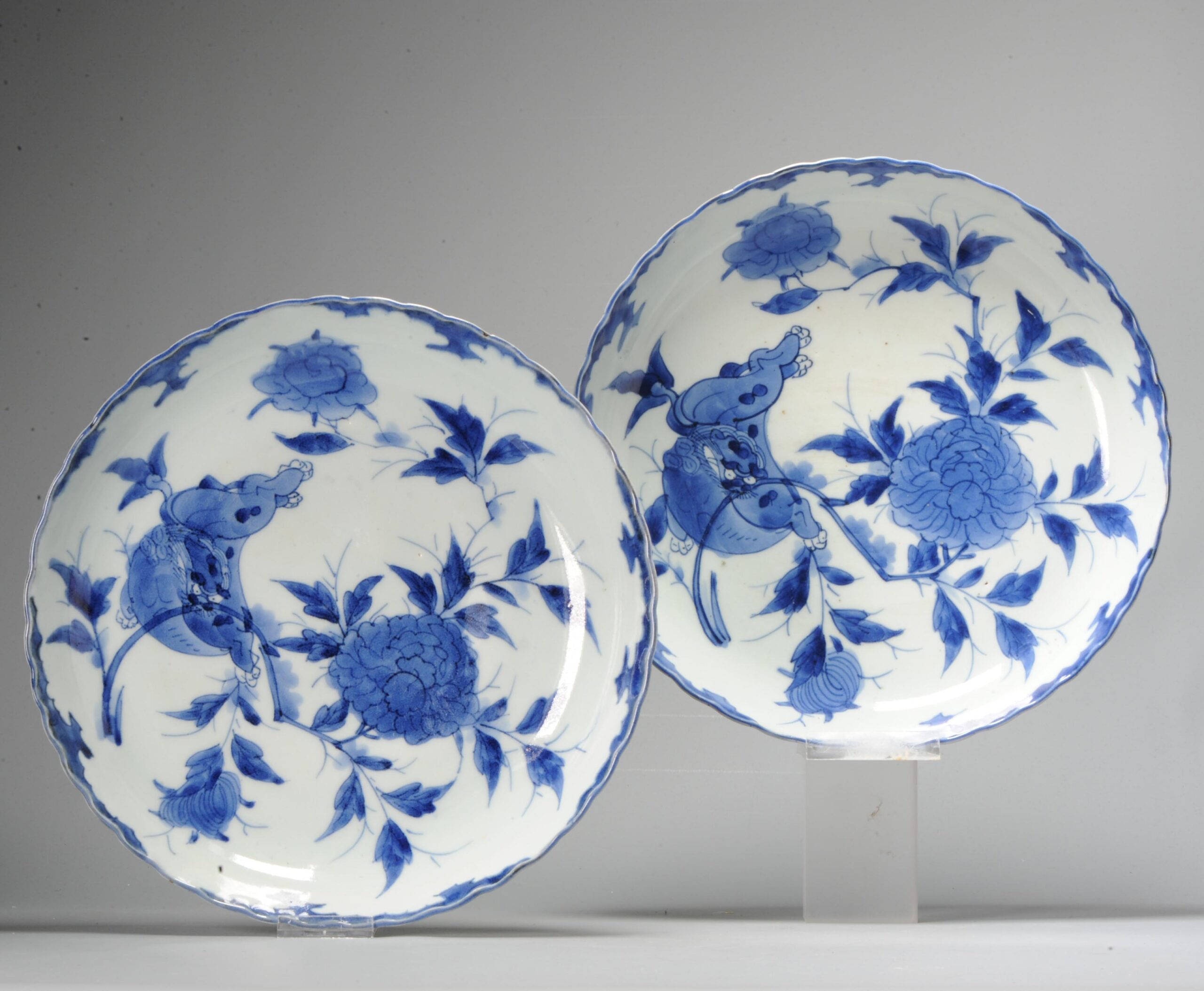 Perfect condition pair Antique Japanese Arita Porcelain Dishes SHISHI Ca 1680-1720 Japan