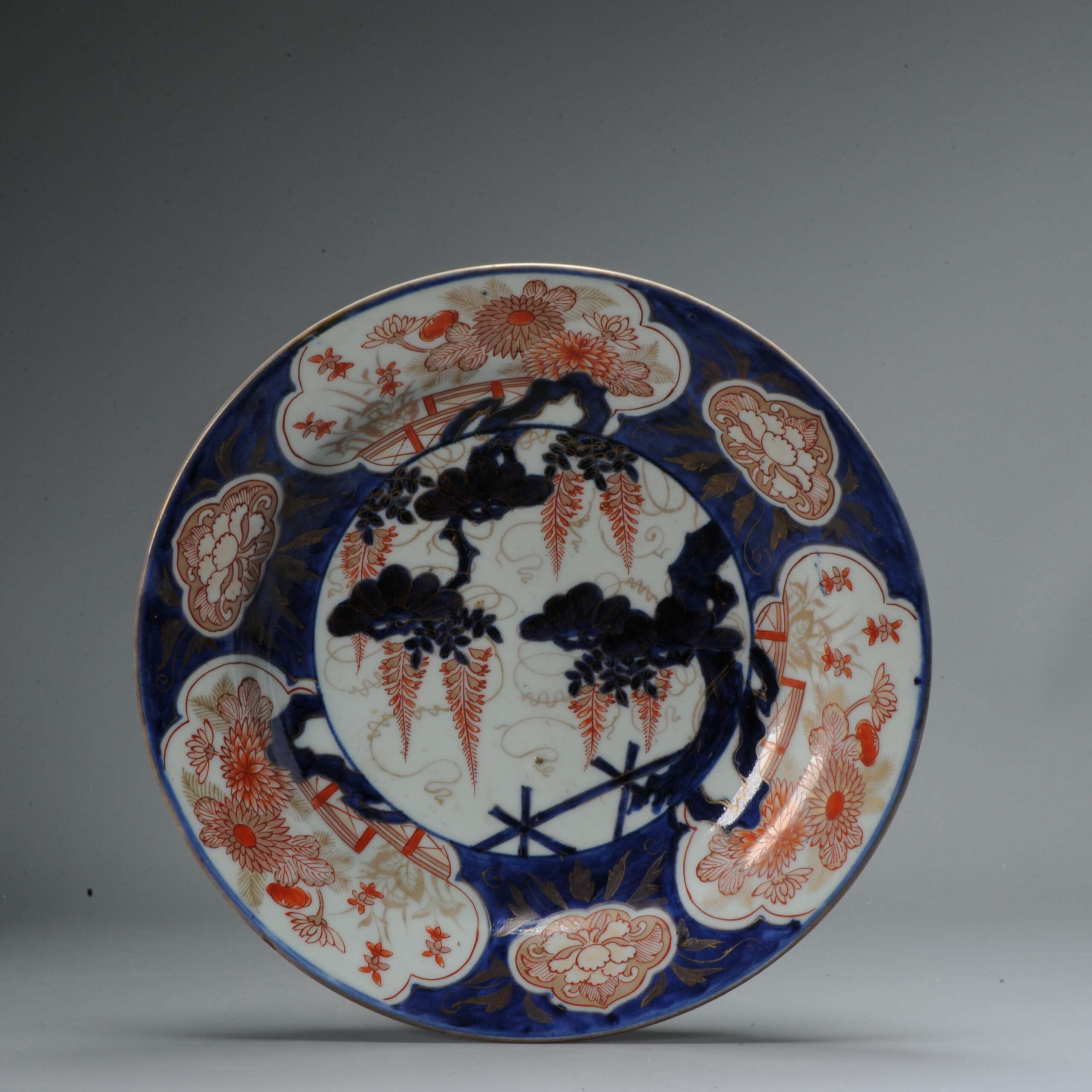 29CM Antique Edo period 1680-1700 Japanese Porcelain Imari Plate with Wisteria Arita