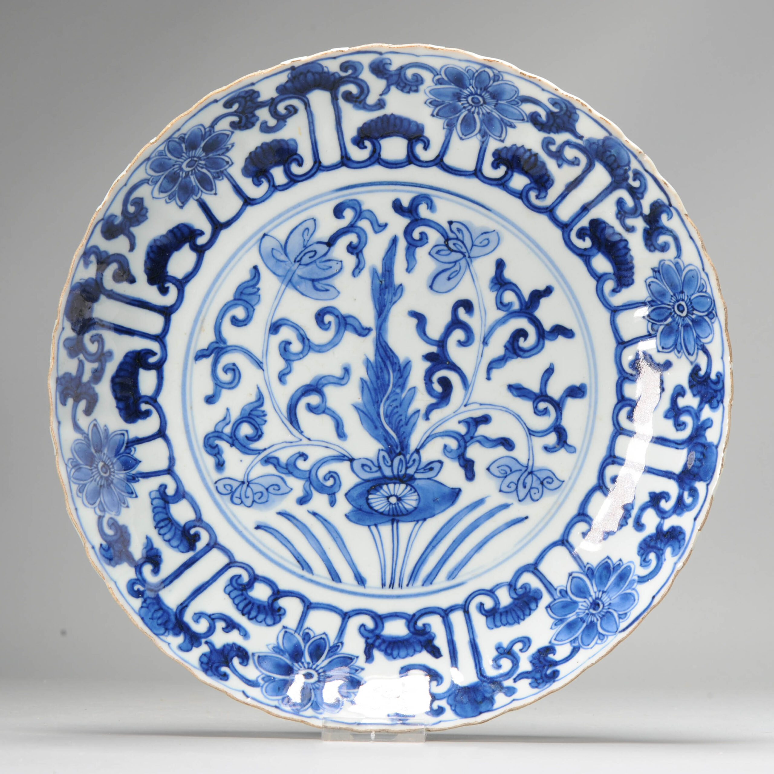 27CM Antique Chinese Porcelain Ca 1700 Kangxi period Period Lotus Pond Plate