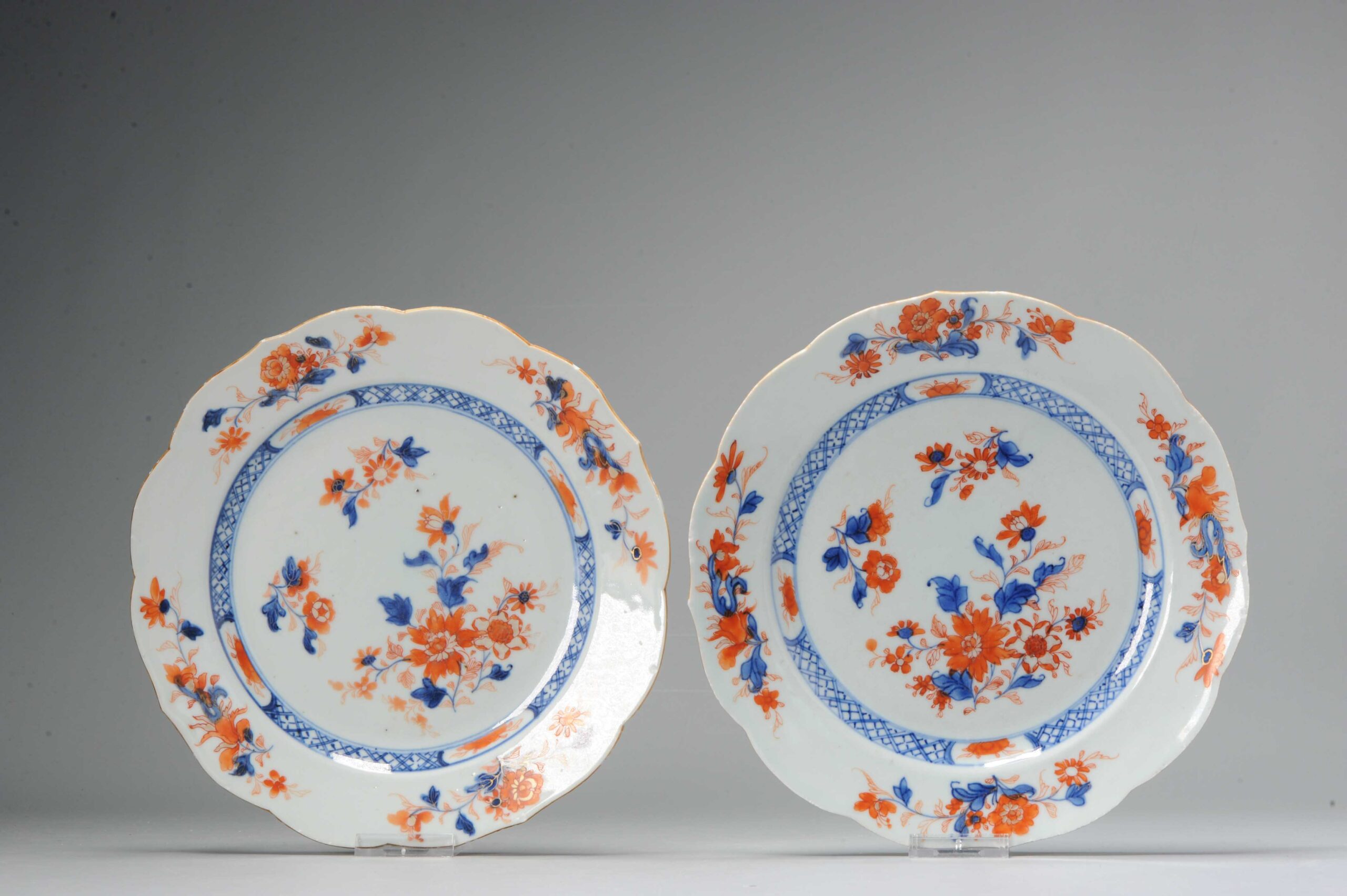 A Lovely Pair 18th c Period Chinese Porcelain Qianlong Imari Flower Plate Dish Antique