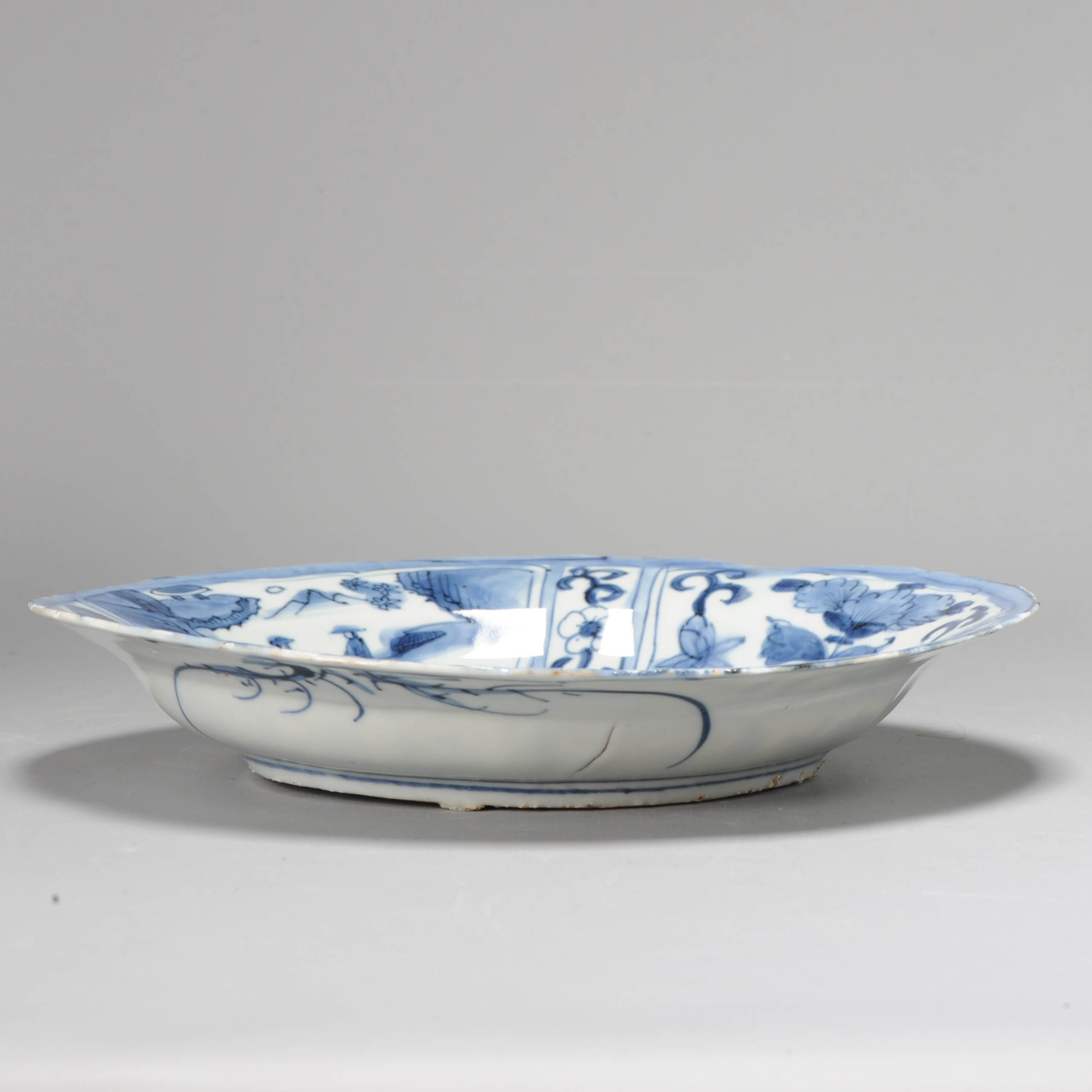 20.5CM 17C Kraak Chinese porcelain Dish Figural Ming Dynastie (1368-1644)
