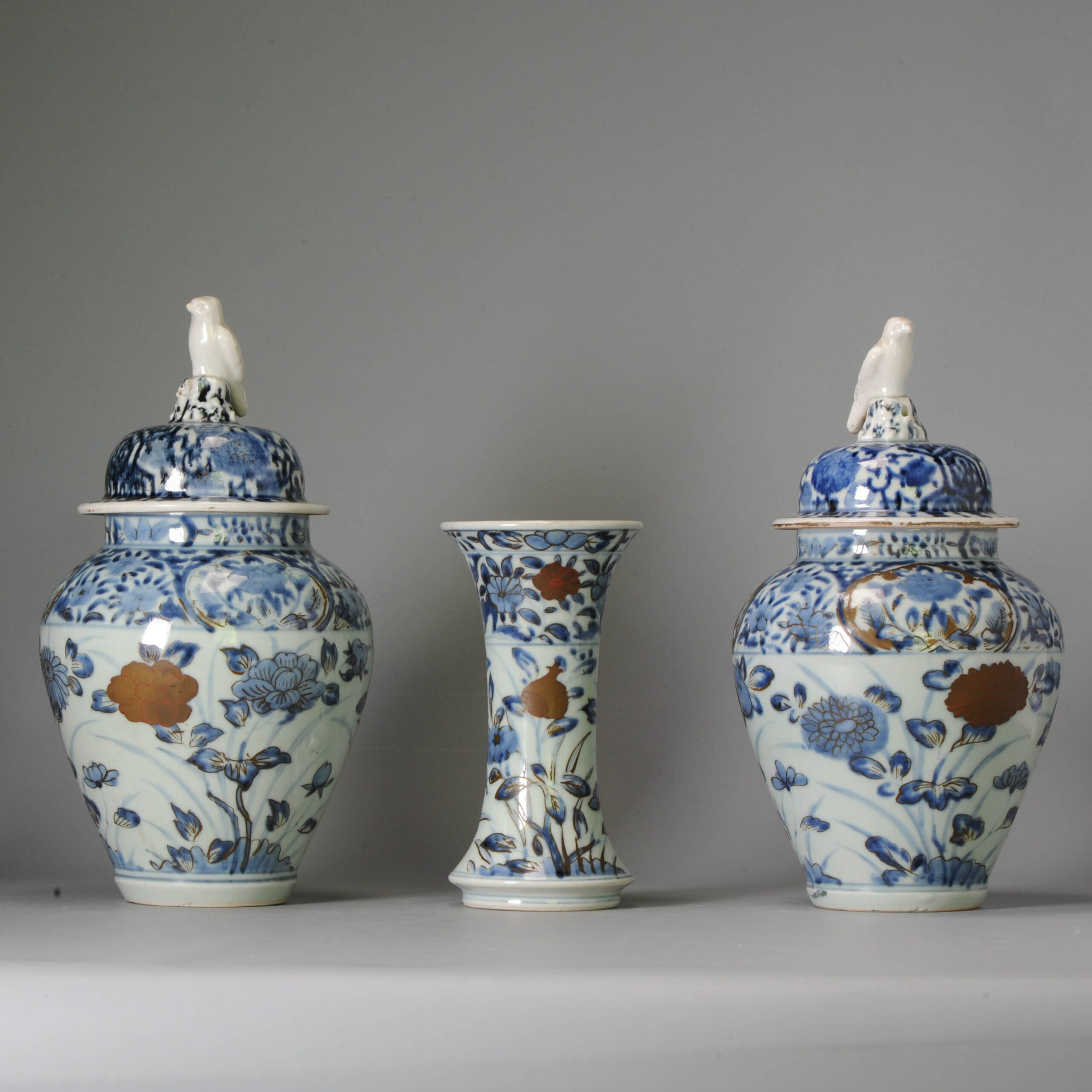 Antique 17th Century Japanese Porcelain Garniture Vases Blue White Gold Edo Period